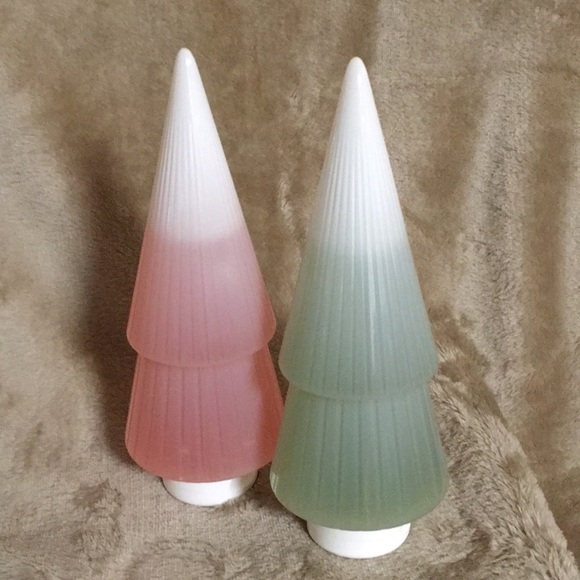 Avon Christmas Tree Shower Gel set of 2 - Picture 1 of 3